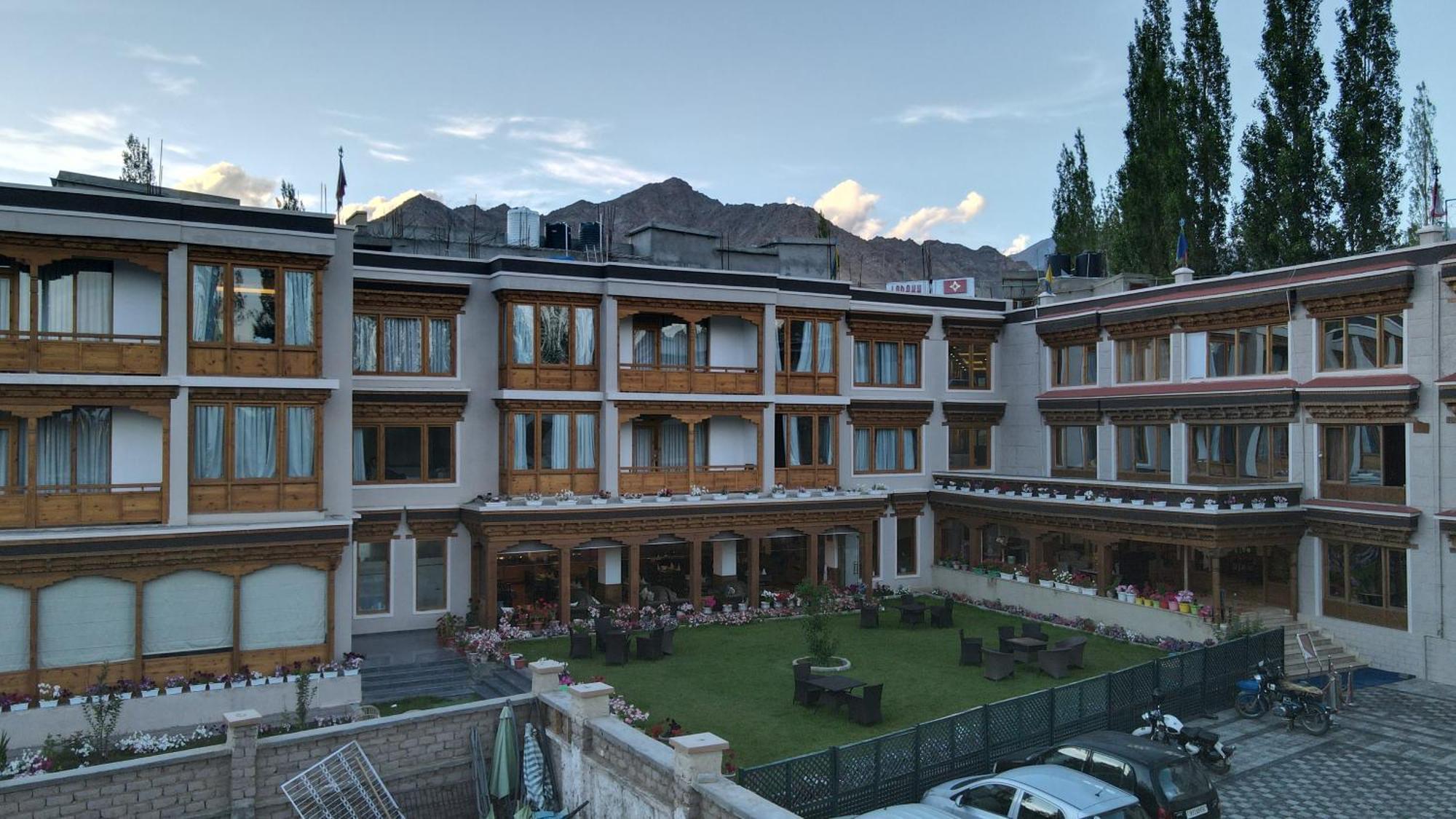 Ladakh Himalayan Retreat Hotel Leh Exterior photo